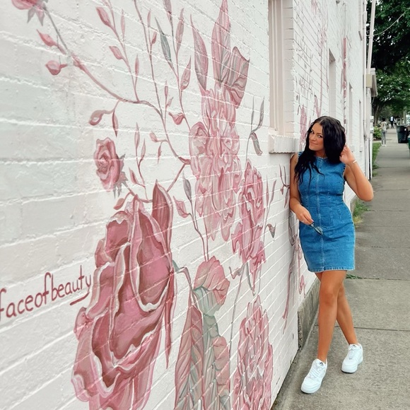 Meet your Posher, Afton - Picture 1 of 1